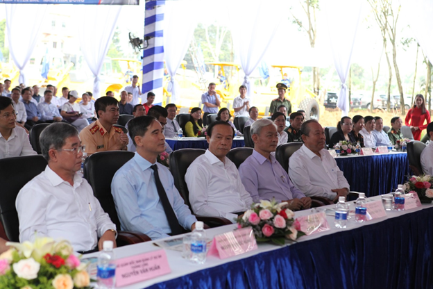 The delegates attend the ceremony