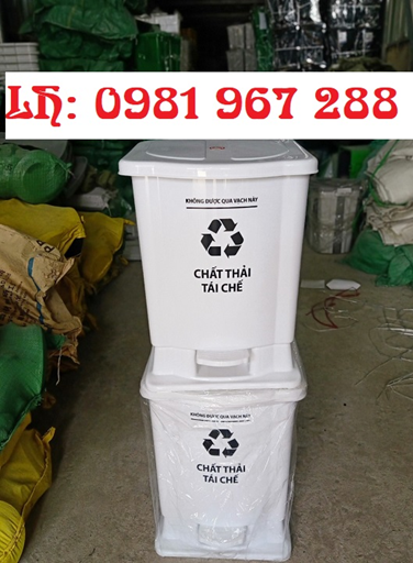 Thung-rac-20L-y-te-mau-trang.jpg