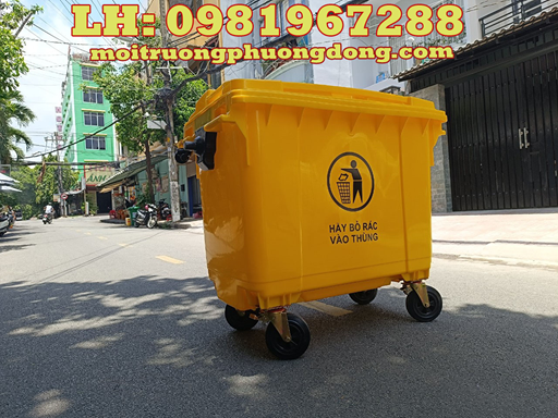 Thung-rac-660l-co-banh-xe-nap-day.jpg