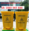 Thung-rac-dap-chan-y-te-mau-vang-15L.jpg