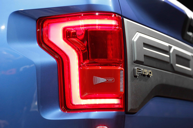 Huyền thoại trở lại Ford F-150 Raptor 2017 7