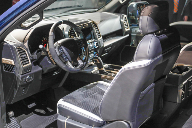 Huyền thoại trở lại Ford F-150 Raptor 2017 8